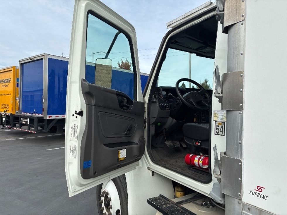 Refrigerated Truck-Light and Medium Duty Trucks-International-2020-MV607-West Sacramento-CA-55,532\n\t\tmiles-$ 77,000 - Image 16
