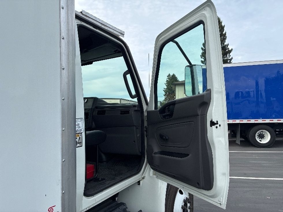 Refrigerated Truck-Light and Medium Duty Trucks-International-2020-MV607-West Sacramento-CA-55,532\n\t\tmiles-$ 77,000 - Image 20