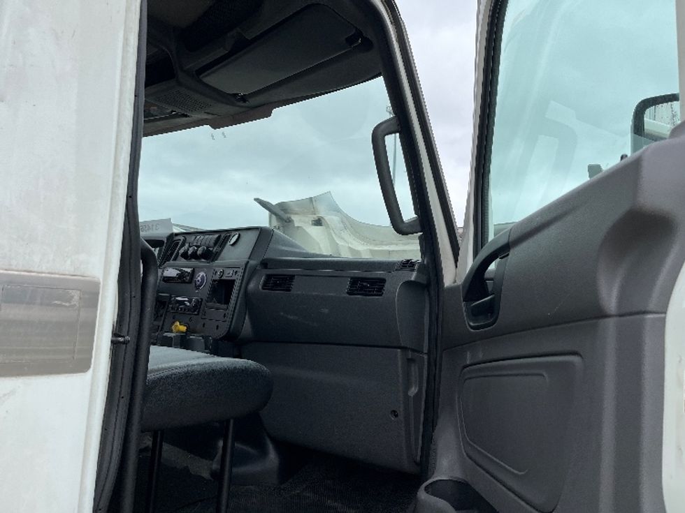 Refrigerated Truck-Light and Medium Duty Trucks-International-2020-MV607-Ypsilanti-MI-334,935\n\t\tmiles-$ 22,000 - Image 20