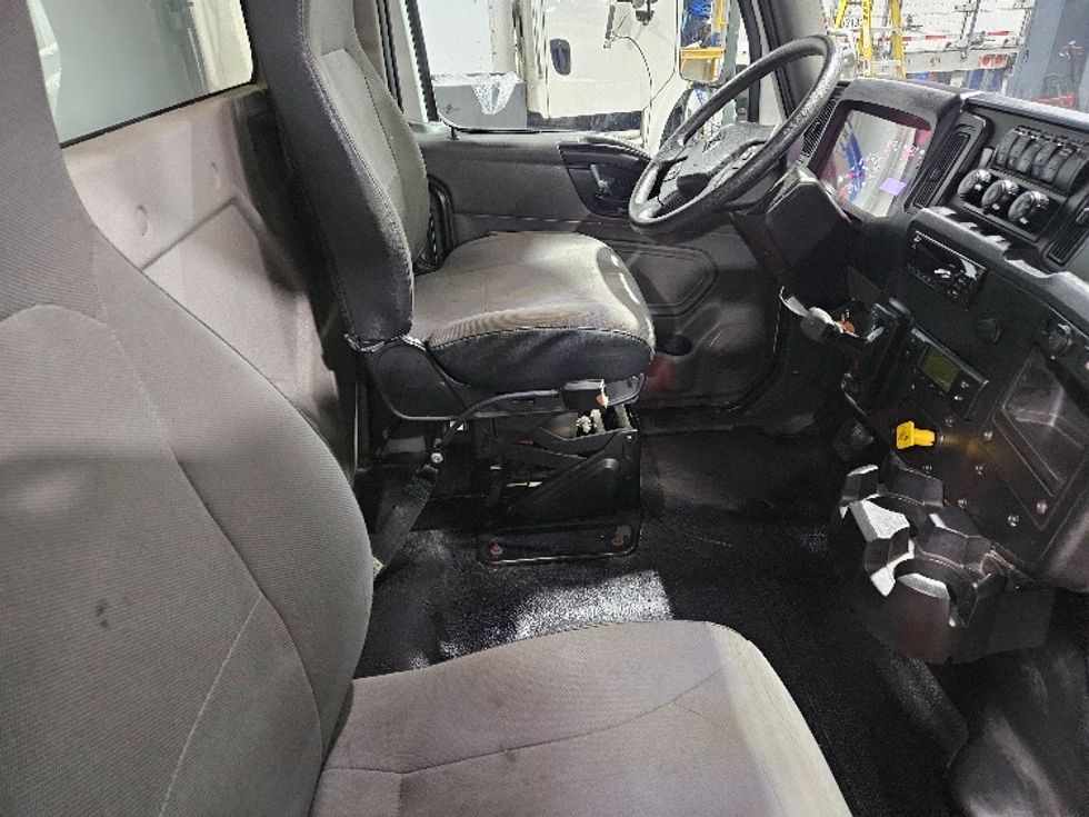 Refrigerated Truck-Light and Medium Duty Trucks-International-2021-MV607-Brooklyn Park-MN-81,643\n\t\tmiles-$ 62,500 - Image 22