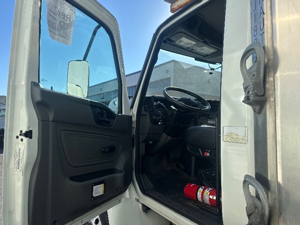 Refrigerated Truck-Light and Medium Duty Trucks-International-2021-MV607-Concord-ON-326,592\n\t\tkm-$ 64,250 - Image 16