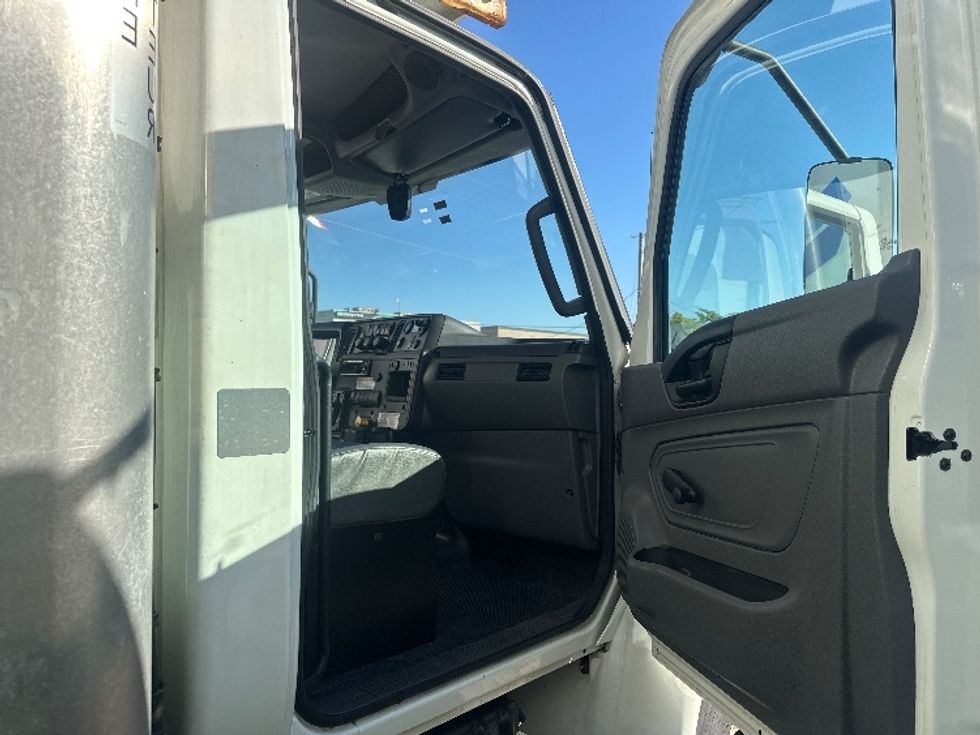 Refrigerated Truck-Light and Medium Duty Trucks-International-2021-MV607-Concord-ON-326,592\n\t\tkm-$ 64,250 - Image 20