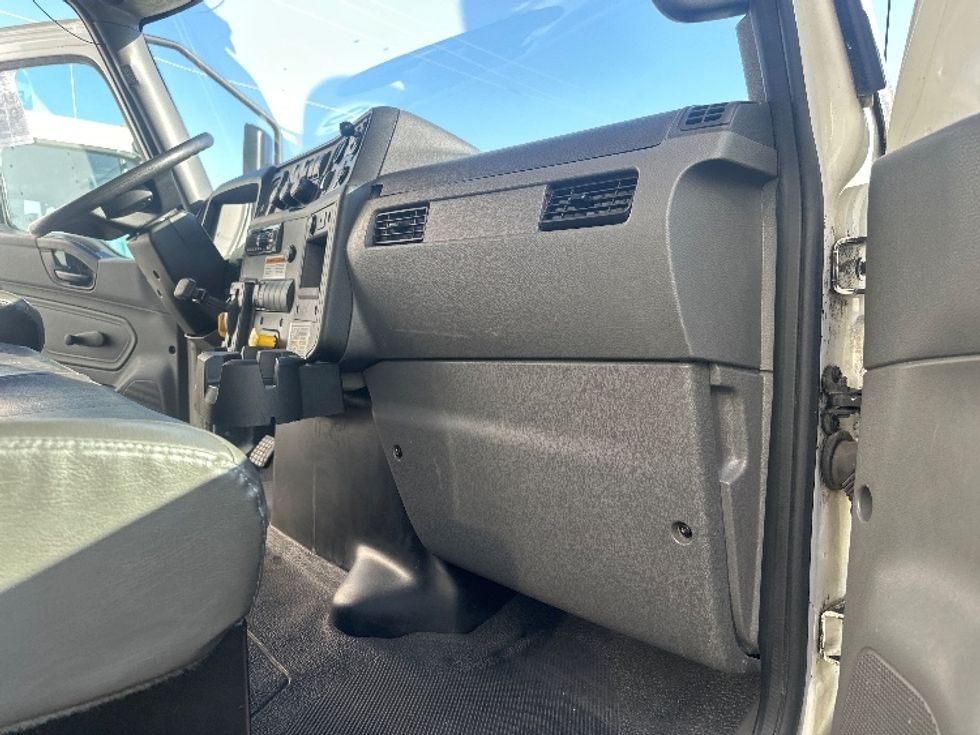 Refrigerated Truck-Light and Medium Duty Trucks-International-2021-MV607-Concord-ON-326,592\n\t\tkm-$ 64,250 - Image 21