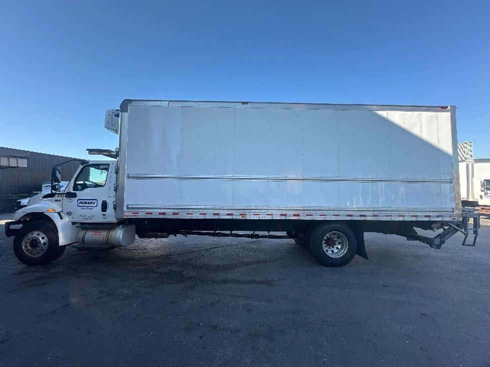 Refrigerated Truck-Light and Medium Duty Trucks-International-2021-MV607-Concord-ON-326,592\n\t\tkm-$ 64,250 - Image 4