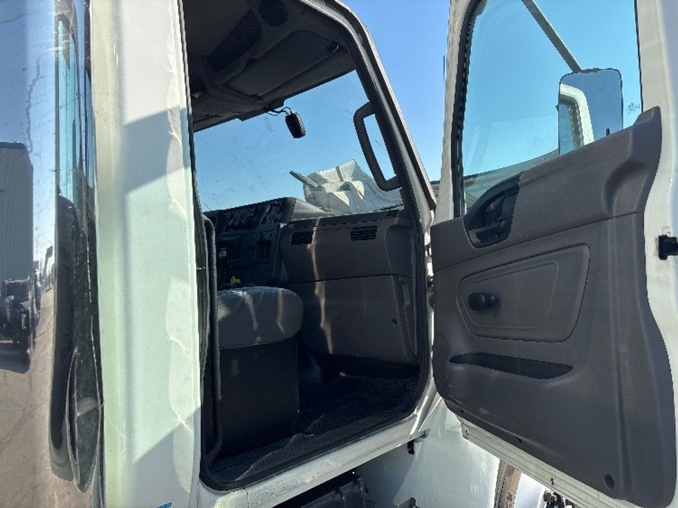 Refrigerated Truck-Light and Medium Duty Trucks-International-2021-MV607-Fresno-CA-109,107\n\t\tmiles-$ 73,750 - Image 20
