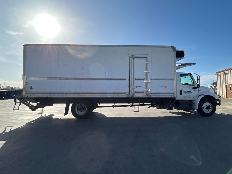Refrigerated Truck-Light and Medium Duty Trucks-International-2021-MV607-Fresno-CA-123,771\n\t\tmiles-$ 72,000 - Image 15