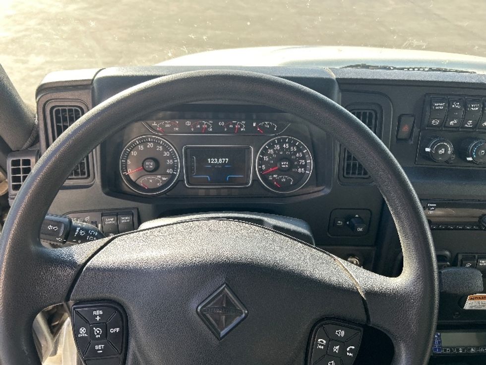 Refrigerated Truck-Light and Medium Duty Trucks-International-2021-MV607-Fresno-CA-123,771\n\t\tmiles-$ 72,000 - Image 18