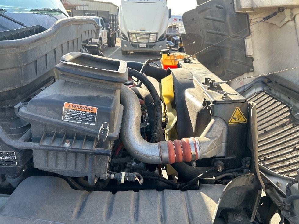 Refrigerated Truck-Light and Medium Duty Trucks-International-2021-MV607-Fresno-CA-123,771\n\t\tmiles-$ 72,000 - Image 23