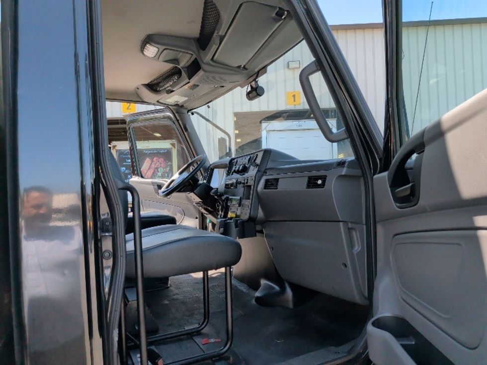 Refrigerated Truck-Light and Medium Duty Trucks-International-2021-MV607-New Bedford-MA-267,853\n\t\tmiles-$ 47,750 - Image 20
