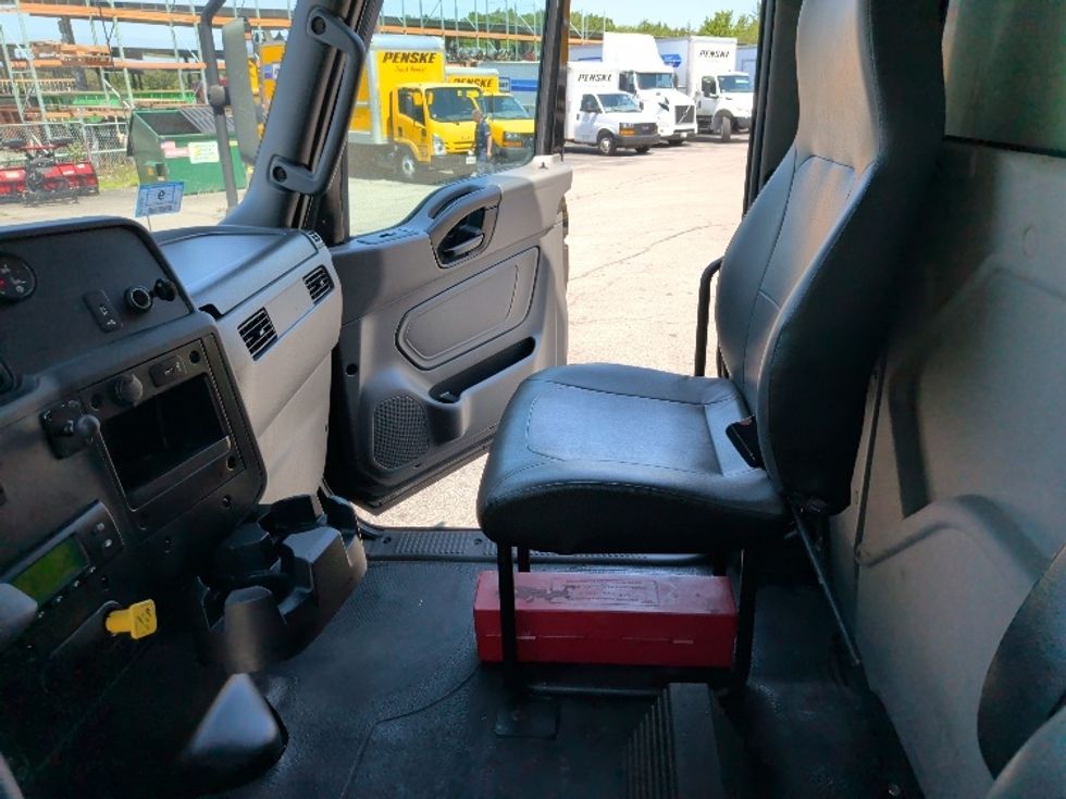Refrigerated Truck-Light and Medium Duty Trucks-International-2021-MV607-New Bedford-MA-299,898\n\t\tmiles-$ 41,500 - Image 19