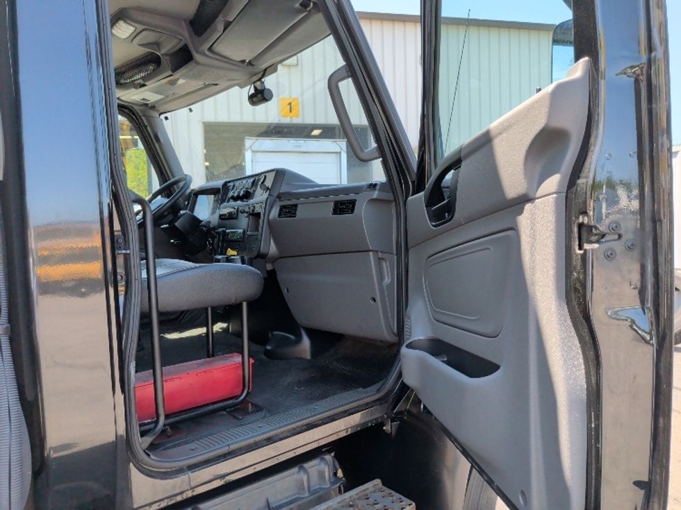 Refrigerated Truck-Light and Medium Duty Trucks-International-2021-MV607-New Bedford-MA-299,898\n\t\tmiles-$ 41,500 - Image 20