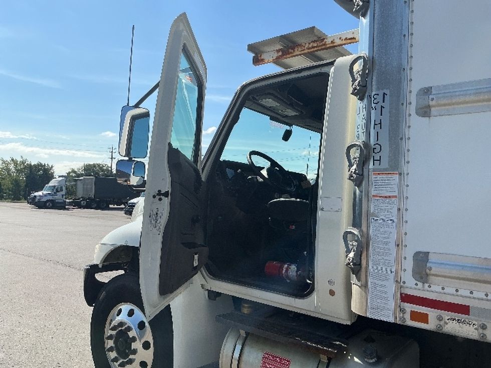 Refrigerated Truck-Light and Medium Duty Trucks-International-2021-MV607-Stoney Creek-ON-233,154\n\t\tkm-$ 76,750 - Image 16