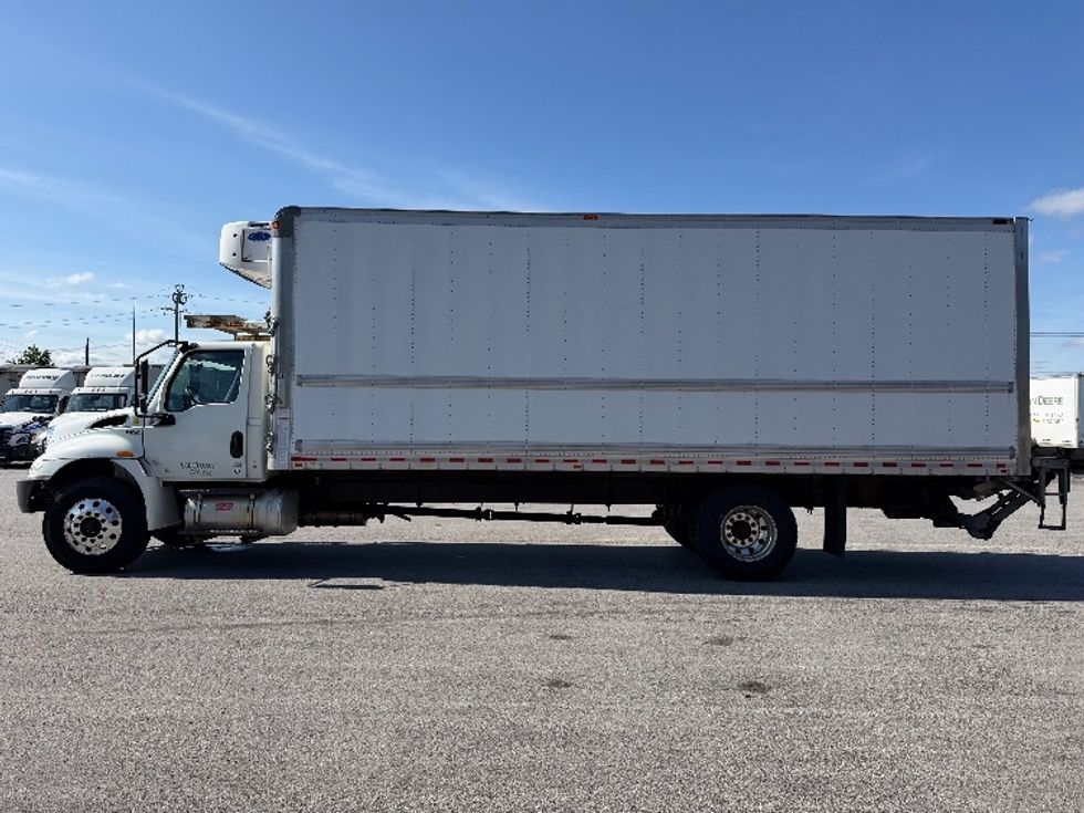 Refrigerated Truck-Light and Medium Duty Trucks-International-2021-MV607-Stoney Creek-ON-233,154\n\t\tkm-$ 76,750 - Image 4