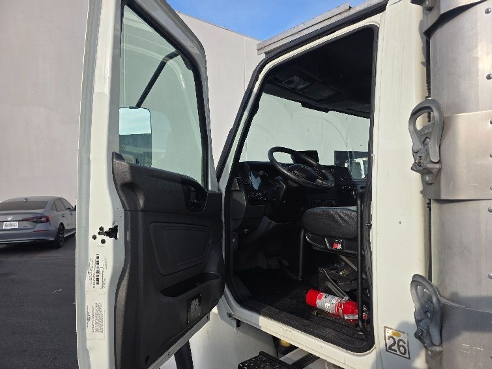 Refrigerated Truck-Light and Medium Duty Trucks-International-2021-MV607-Torrance-CA-106,427\n\t\tmiles-$ 68,250 - Image 16