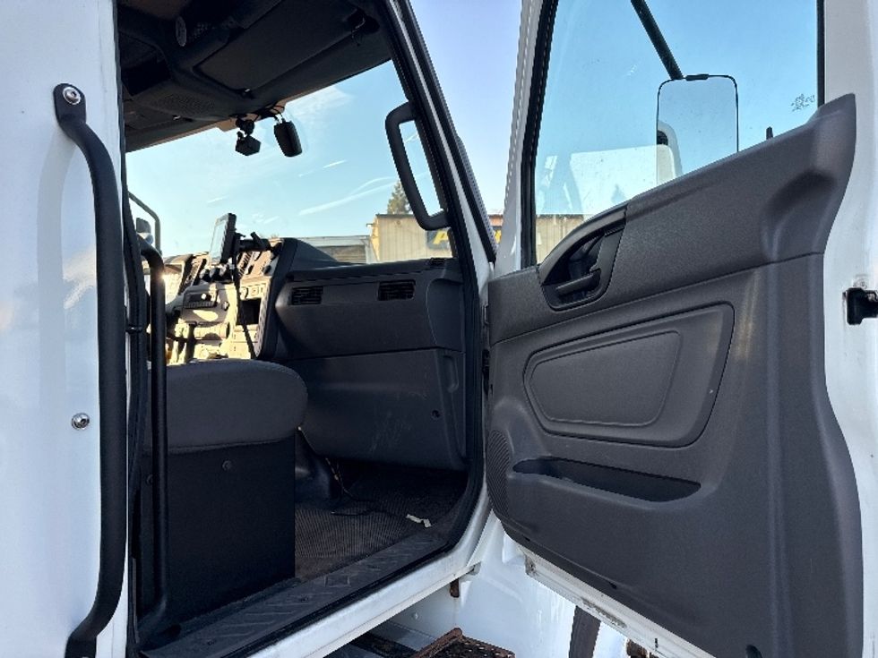 Refrigerated Truck-Light and Medium Duty Trucks-International-2022-MV607-Ceres-CA-74,111\n\t\tmiles-$ 74,250 - Image 20