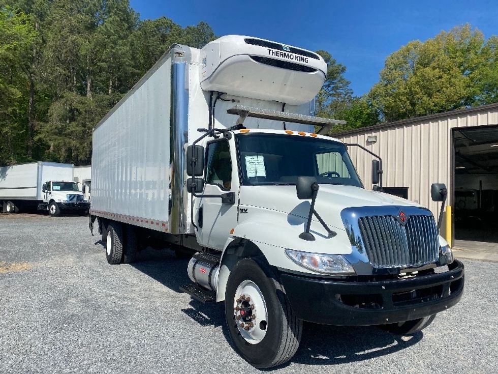 Refrigerated Truck-Light and Medium Duty Trucks-International-2022-MV607-Cleveland-TN-385,584\n\t\tmiles-$ 30,750 - Image 1