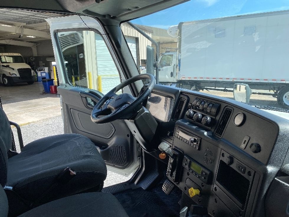Refrigerated Truck-Light and Medium Duty Trucks-International-2022-MV607-Cleveland-TN-443,492\n\t\tmiles-$ 23,750 - Image 22
