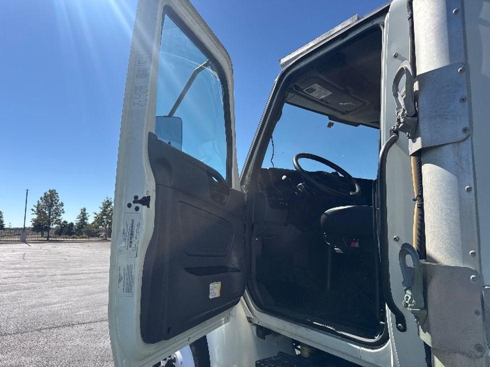 Refrigerated Truck-Light and Medium Duty Trucks-International-2022-MV607-Denver-CO-153,337\n\t\tmiles-$ 69,750 - Image 15