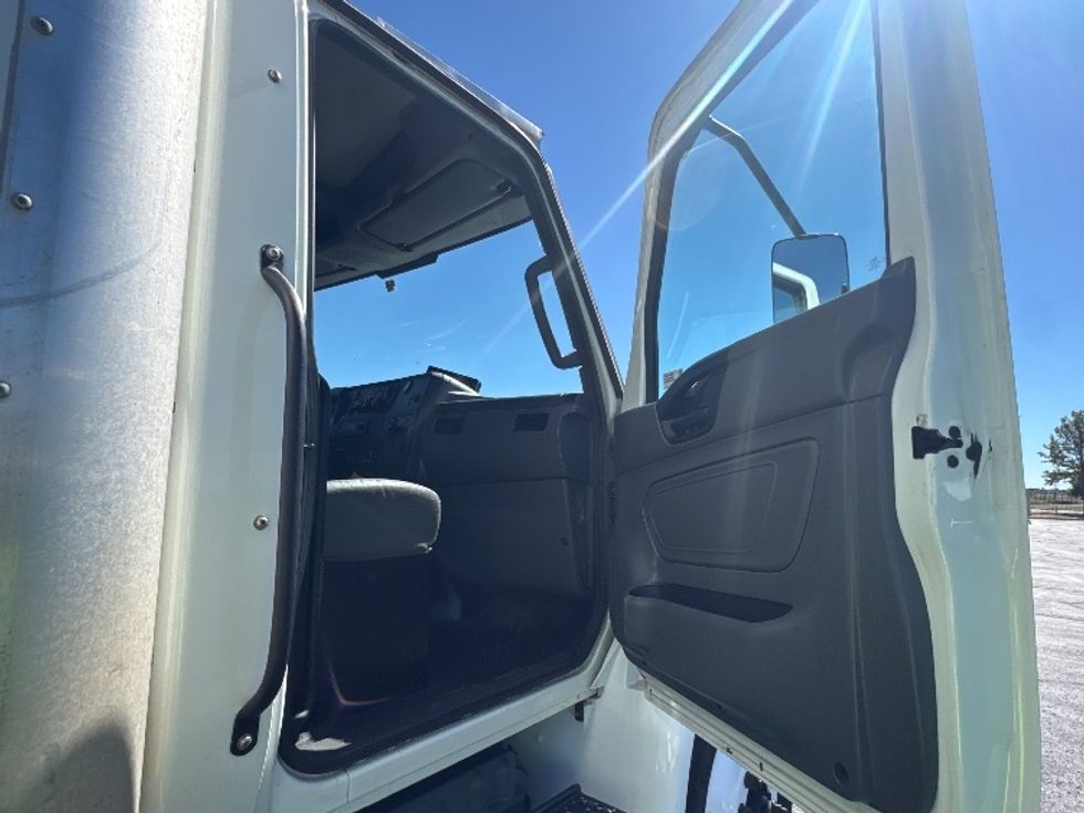 Refrigerated Truck-Light and Medium Duty Trucks-International-2022-MV607-Denver-CO-153,337\n\t\tmiles-$ 69,750 - Image 19