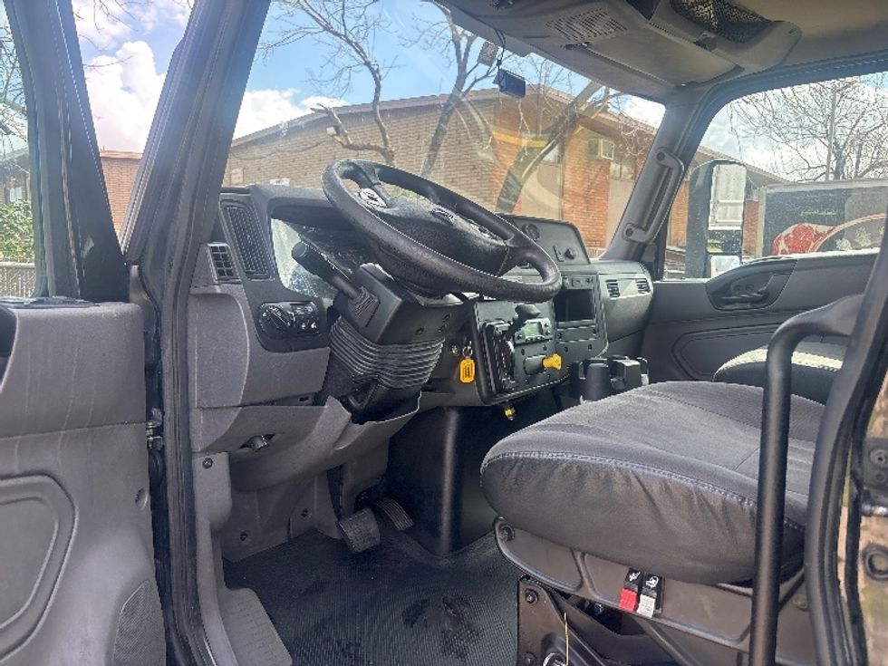 Refrigerated Truck-Light and Medium Duty Trucks-International-2022-MV607-Houston-TX-217,854\n\t\tmiles-$ 49,000 - Image 15