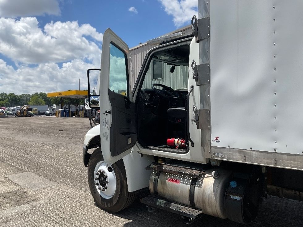 Refrigerated Truck-Light and Medium Duty Trucks-International-2022-MV607-Medley-FL-107,295\n\t\tmiles-$ 65,000 - Image 14