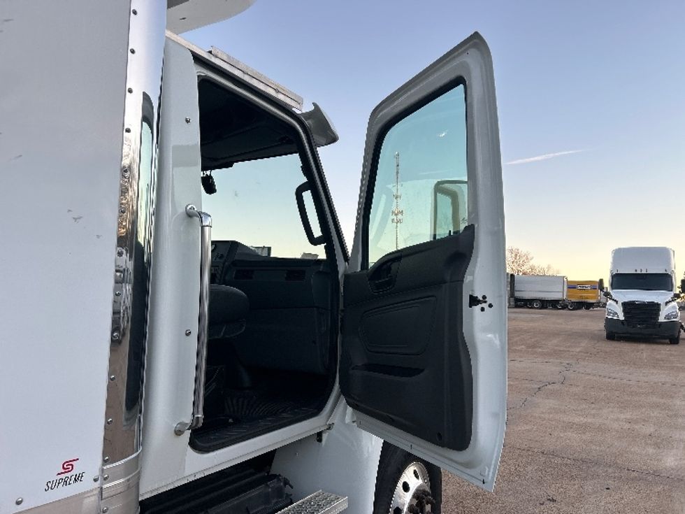 Refrigerated Truck-Light and Medium Duty Trucks-International-2022-MV607-Memphis-TN-10,459\n\t\tmiles-$ 79,500 - Image 20
