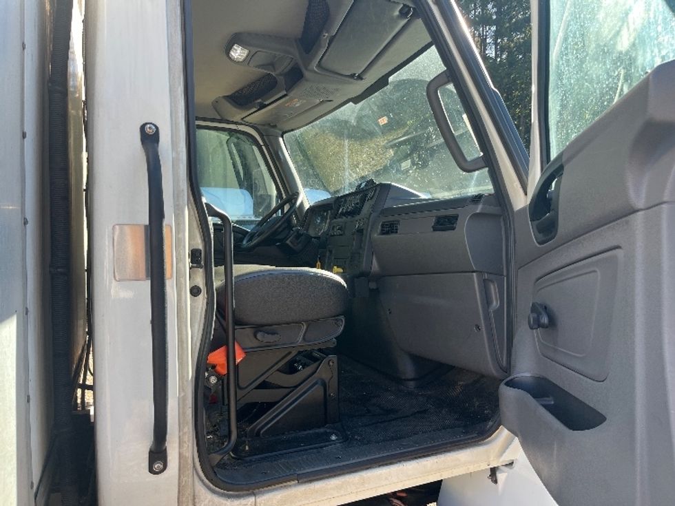 Refrigerated Truck-Light and Medium Duty Trucks-International-2022-MV607-Suwanee-GA-146,871\n\t\tmiles-$ 81,000 - Image 20