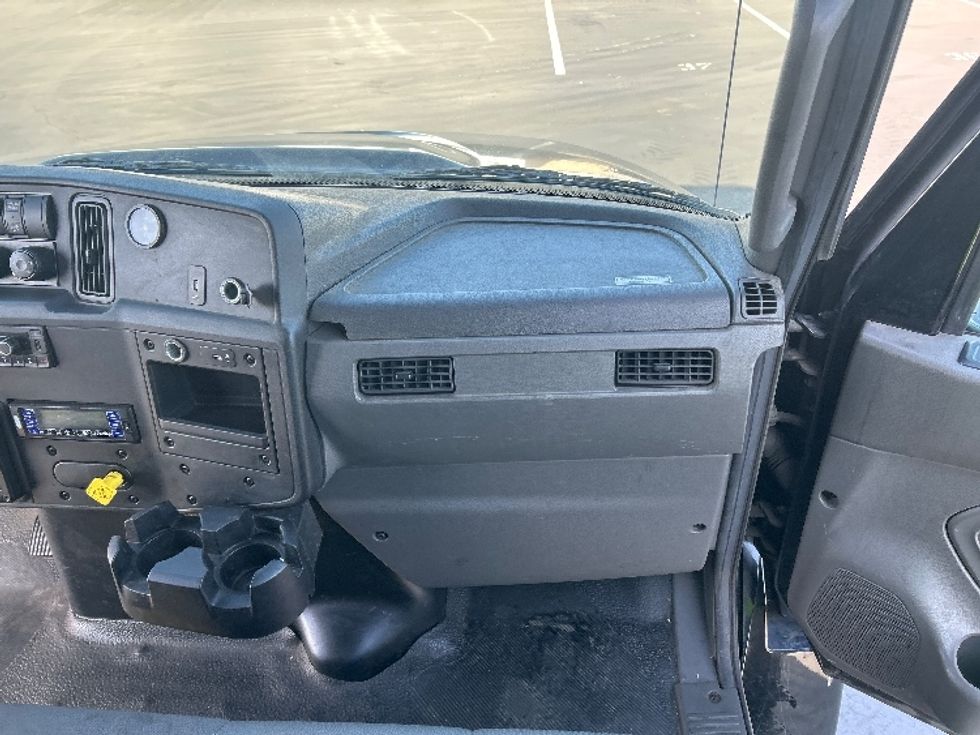 Refrigerated Truck-Light and Medium Duty Trucks-International-2022-MV607-Torrance-CA-81,652\n\t\tmiles-$ 78,000 - Image 21