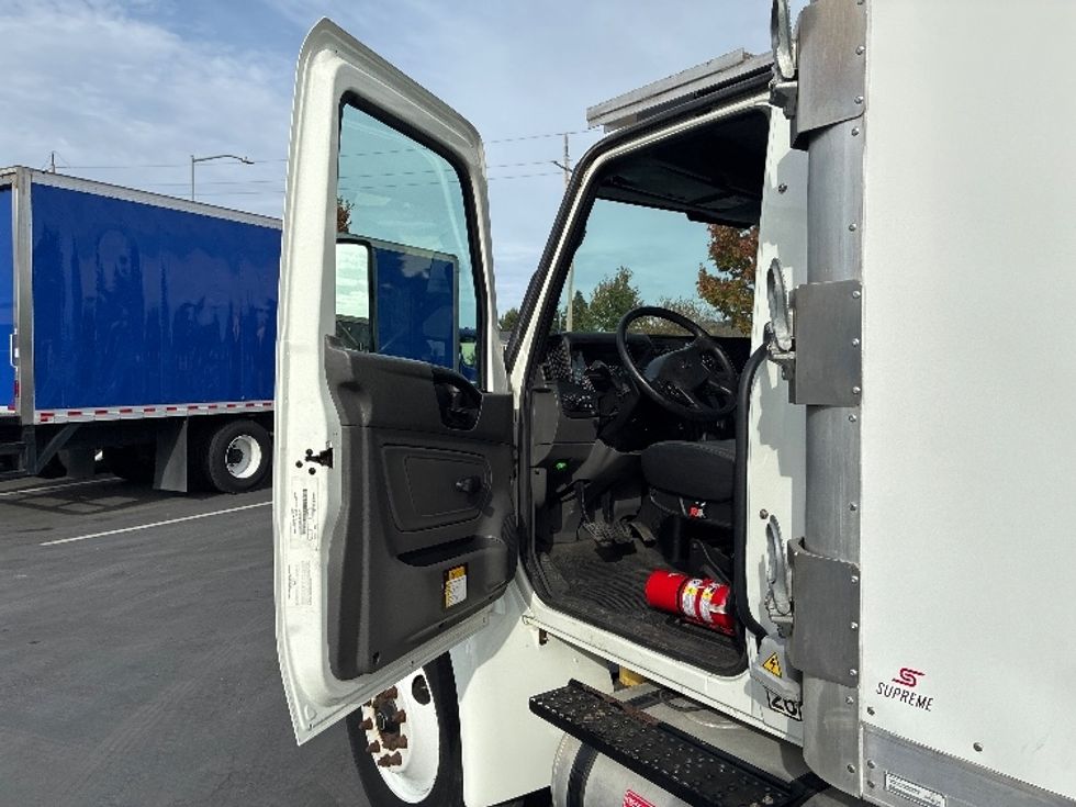 Refrigerated Truck-Light and Medium Duty Trucks-International-2022-MV607-West Sacramento-CA-33,501\n\t\tmiles-$ 76,500 - Image 15