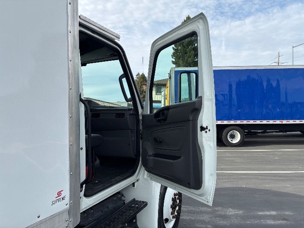 Refrigerated Truck-Light and Medium Duty Trucks-International-2022-MV607-West Sacramento-CA-33,501\n\t\tmiles-$ 76,500 - Image 19