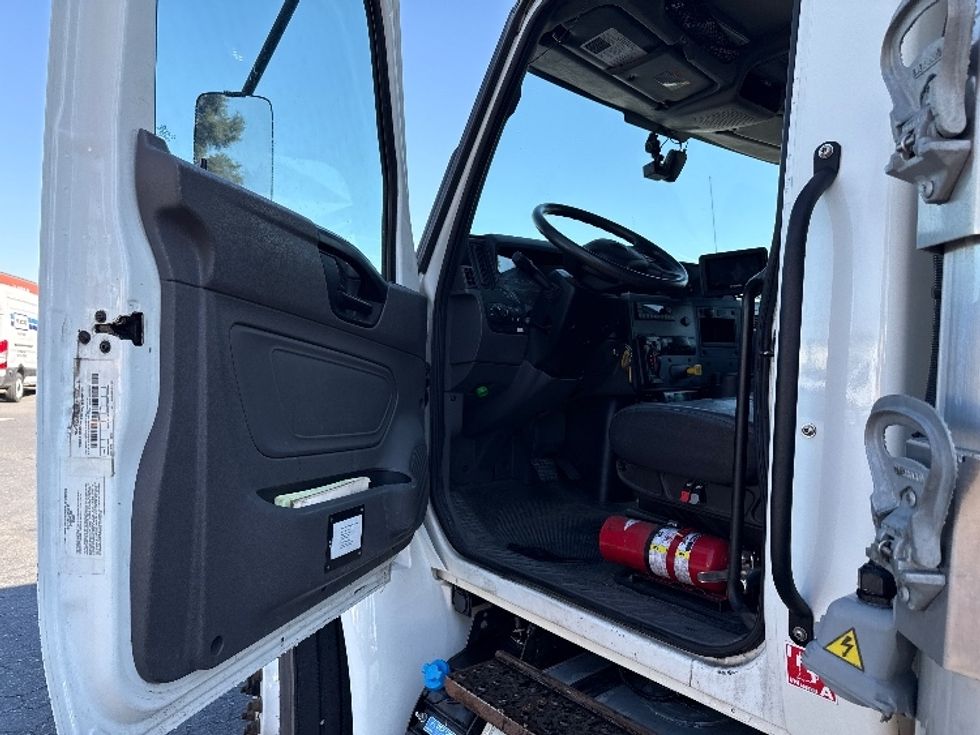 Refrigerated Truck-Light and Medium Duty Trucks-International-2022-MV607-West Sacramento-CA-65,405\n\t\tmiles-$ 75,000 - Image 16