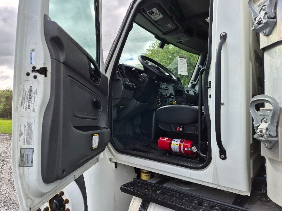 Refrigerated Truck-Light and Medium Duty Trucks-International-2022-MV607-White Deer-PA-138,266\n\t\tmiles-$ 65,250 - Image 15