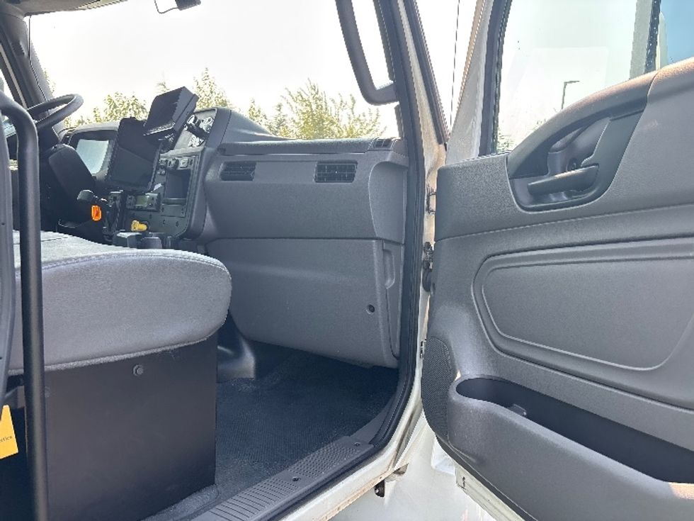 Refrigerated Truck-Light and Medium Duty Trucks-International-2023-MV607-Everett-WA-93,056\n\t\tmiles-$ 75,000 - Image 20