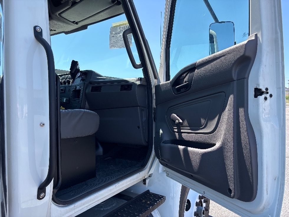 Refrigerated Truck-Light and Medium Duty Trucks-International-2023-MV607-Harrisonburg-VA-174,953\n\t\tmiles-$ 58,750 - Image 18