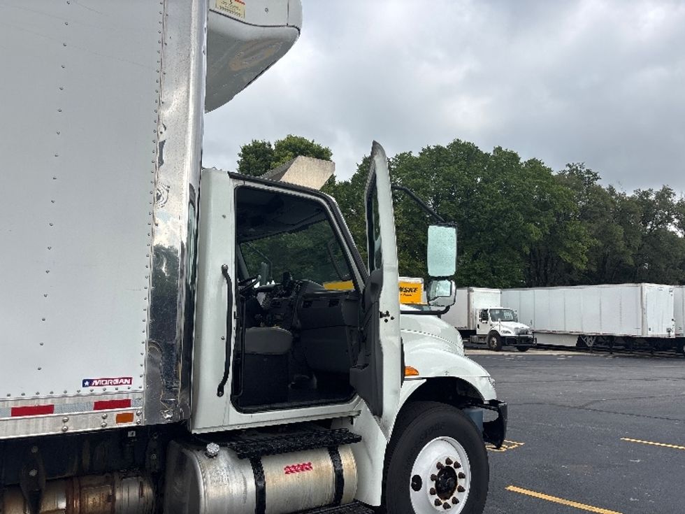 Refrigerated Truck-Light and Medium Duty Trucks-International-2023-MV607-Indianapolis-IN-267,500\n\t\tmiles-$ 40,250 - Image 19