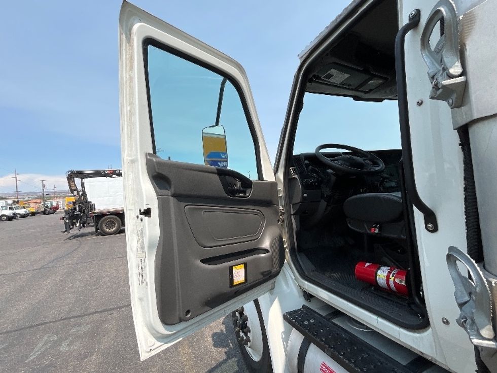 Refrigerated Truck-Light and Medium Duty Trucks-International-2023-MV607N-Albuquerque-NM-71,300\n\t\tmiles-$ 78,500 - Image 16