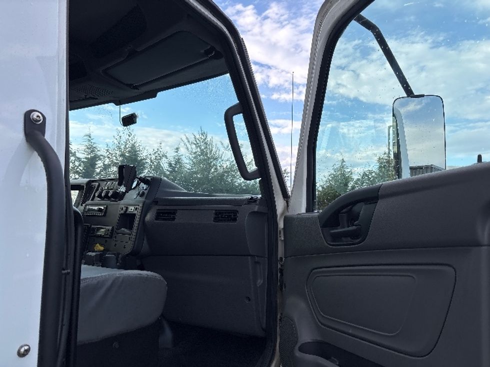 Refrigerated Truck-Light and Medium Duty Trucks-International-2023-MV607N-Everett-WA-143,535\n\t\tmiles-$ 77,500 - Image 20