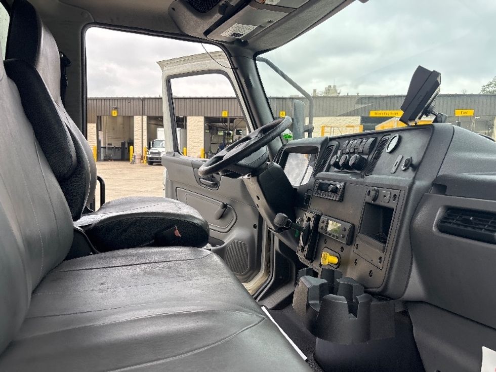 Refrigerated Truck-Light and Medium Duty Trucks-International-2023-MV607N-Indianapolis-IN-193,464\n\t\tmiles-$ 50,250 - Image 21