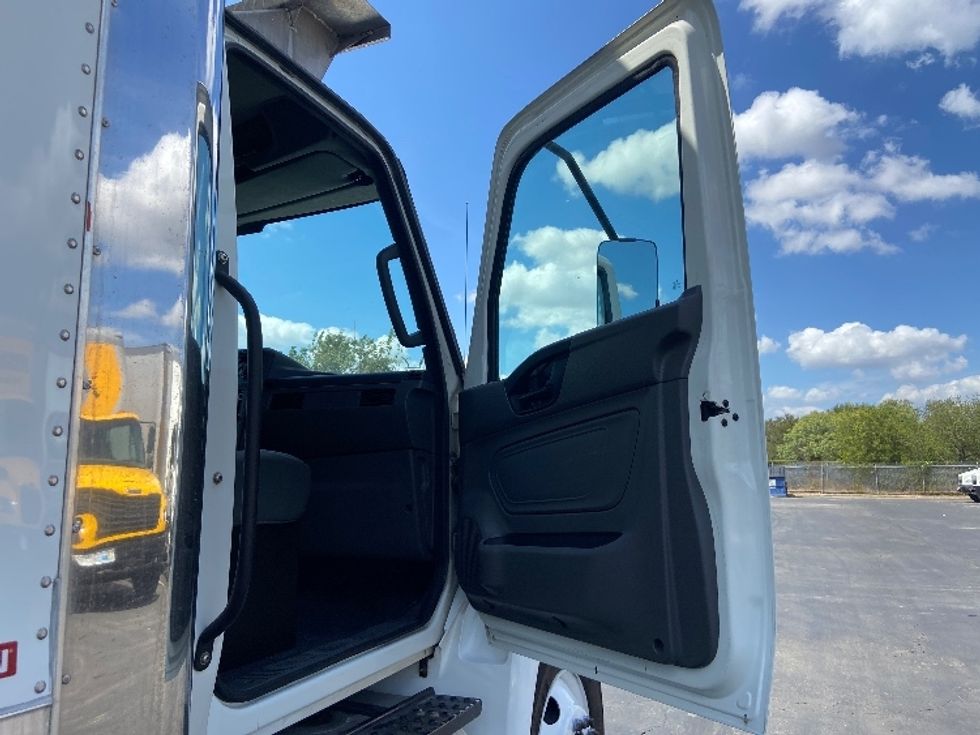 Refrigerated Truck-Light and Medium Duty Trucks-International-2023-MV607N-San Antonio-TX-146,796\n\t\tmiles-$ 76,250 - Image 19