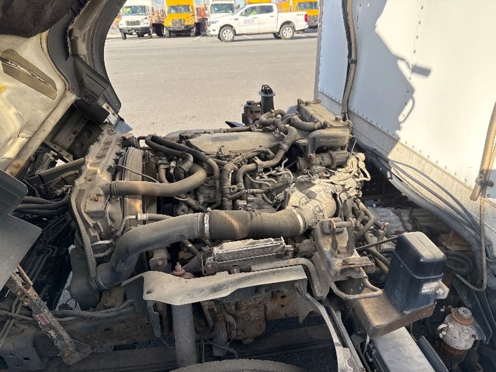 Refrigerated Truck-Light and Medium Duty Trucks-Isuzu-2013-NQR-Philadelphia-PA-246,599\n\t\tmiles-$ 21,000 - Image 23