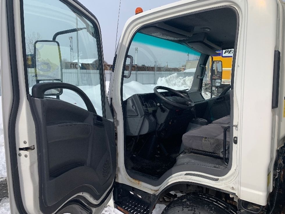 Refrigerated Truck-Light and Medium Duty Trucks-Isuzu-2015-NPR-Laval-PQ-249,684\n\t\tkm-$ 15,500 - Image 15