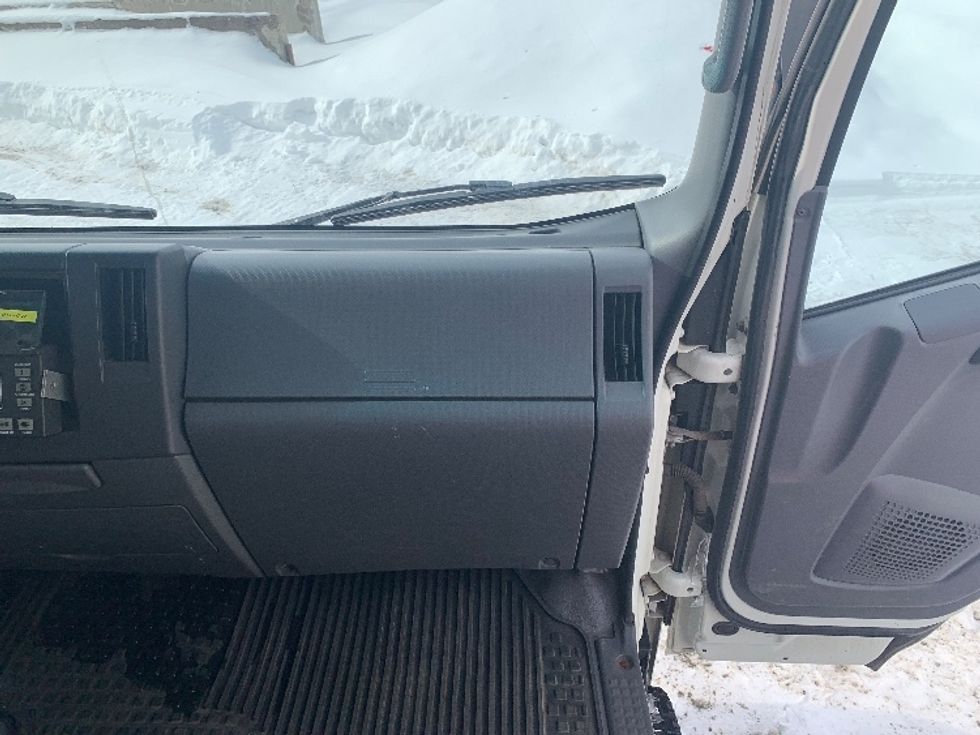 Refrigerated Truck-Light and Medium Duty Trucks-Isuzu-2015-NPR-Laval-PQ-249,684\n\t\tkm-$ 15,500 - Image 20