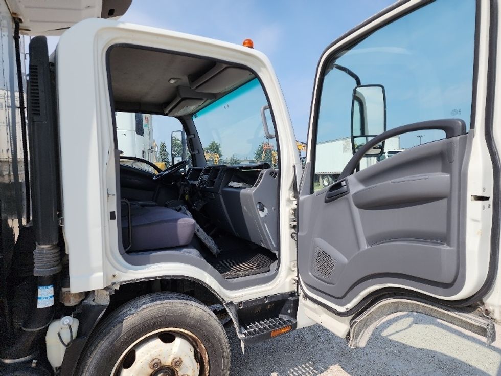 Refrigerated Truck-Light and Medium Duty Trucks-Isuzu-2015-NQR-Sturtevant-WI-178,801\n\t\tmiles-$ 28,000 - Image 19