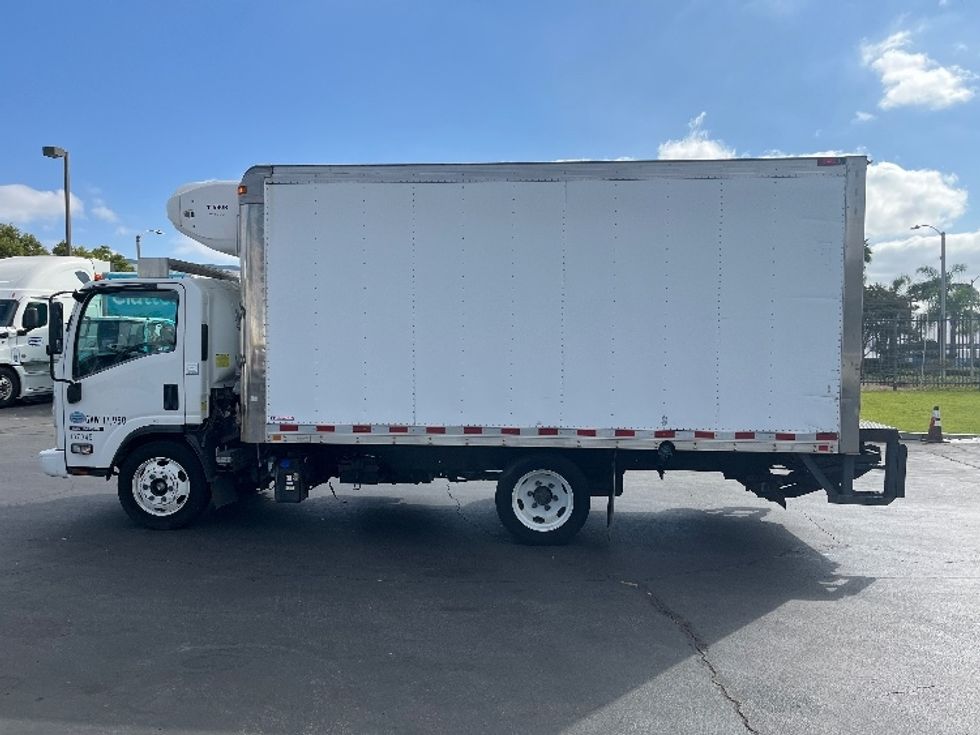 Refrigerated Truck-Light and Medium Duty Trucks-Isuzu-2015-NQR-Torrance-CA-70,673\n\t\tmiles-$ 44,750 - Image 4
