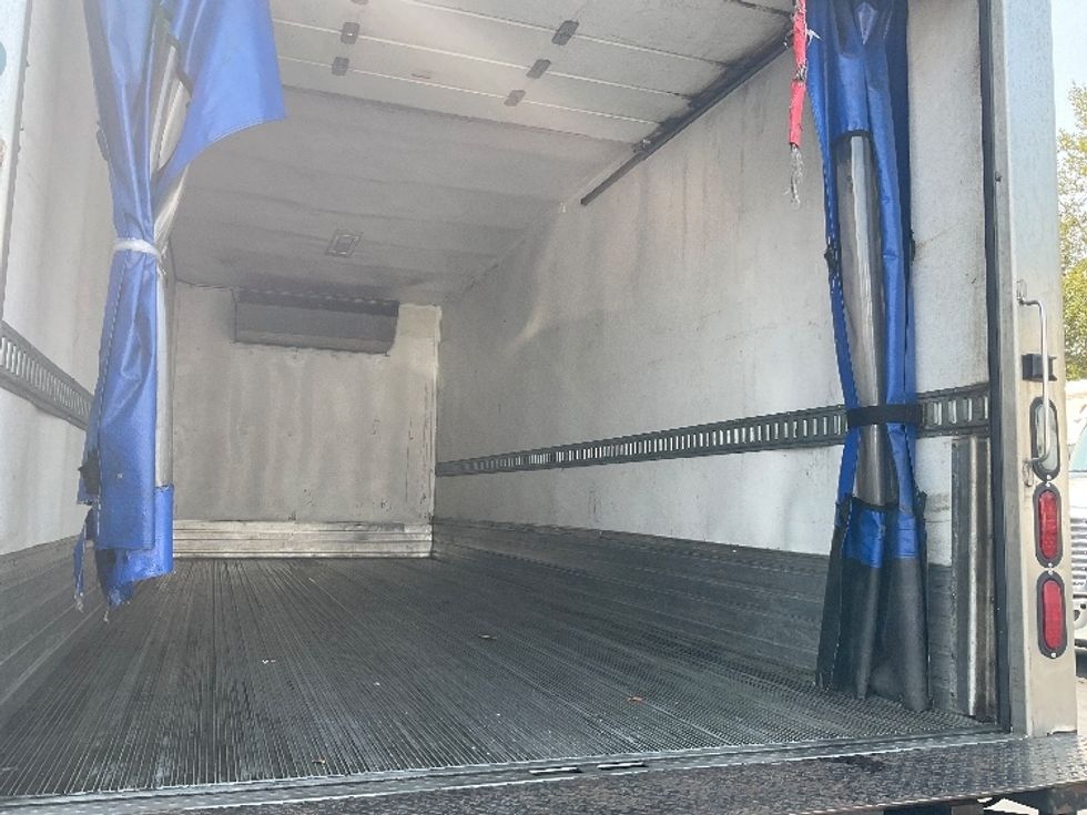 Refrigerated Truck-Light and Medium Duty Trucks-Isuzu-2015-NRR-Kent-WA-176,045\n\t\tmiles-$ 37,250 - Image 12