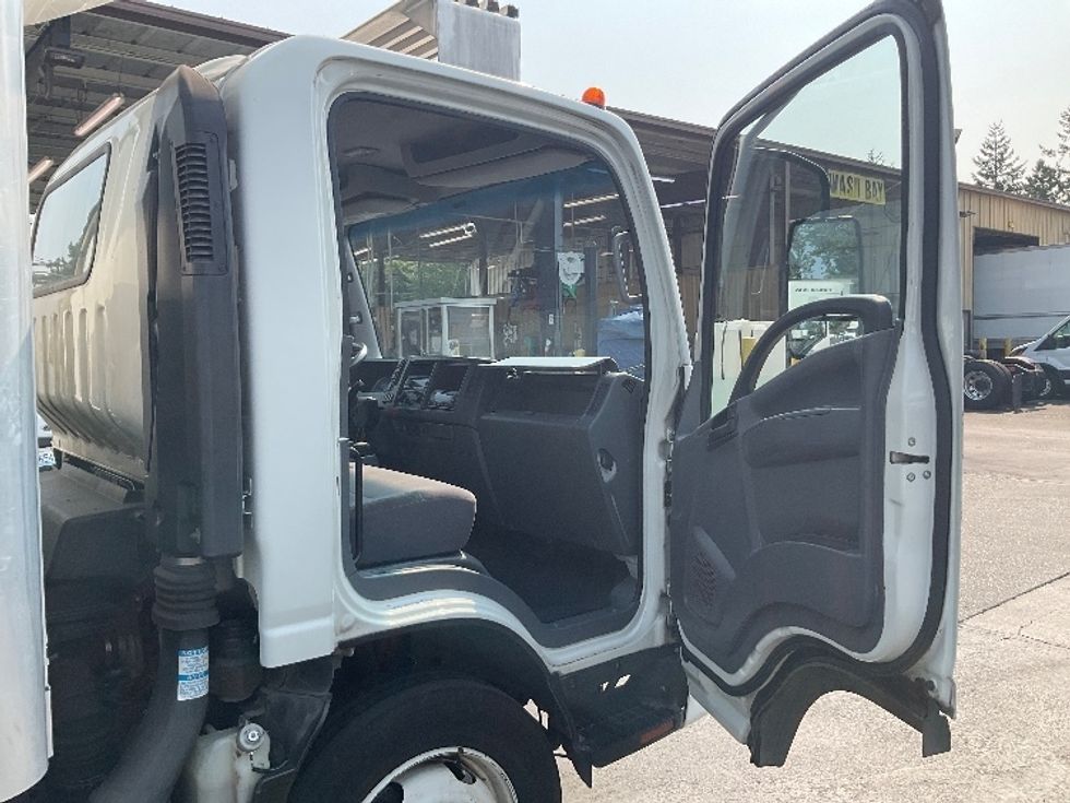 Refrigerated Truck-Light and Medium Duty Trucks-Isuzu-2015-NRR-Kent-WA-176,045\n\t\tmiles-$ 37,250 - Image 20