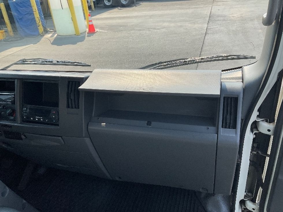 Refrigerated Truck-Light and Medium Duty Trucks-Isuzu-2015-NRR-Kent-WA-176,045\n\t\tmiles-$ 37,250 - Image 21