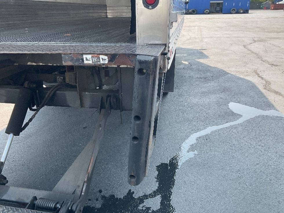 Refrigerated Truck-Light and Medium Duty Trucks-Isuzu-2015-NRR-Kent-WA-176,045\n\t\tmiles-$ 37,250 - Image 28