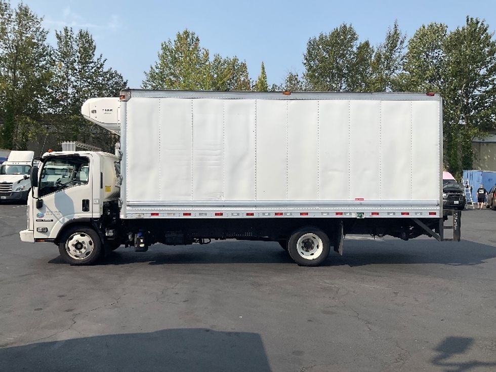 Refrigerated Truck-Light and Medium Duty Trucks-Isuzu-2015-NRR-Kent-WA-176,045\n\t\tmiles-$ 37,250 - Image 4