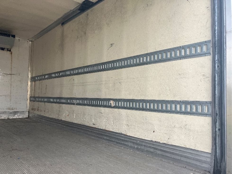 Refrigerated Truck-Light and Medium Duty Trucks-Isuzu-2016-NPRXD-Apopka-FL-46,402\n\t\tmiles-$ 49,750 - Image 12